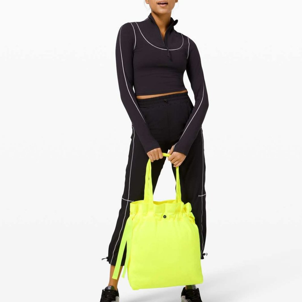 Lululemon Easy as a Sunday Tote 19L Volume Highlight Yellow HIYE 50135